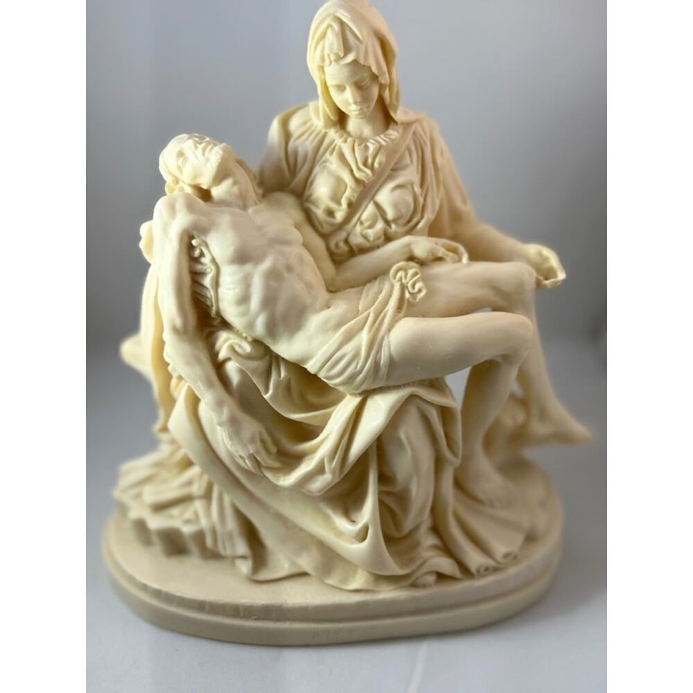 Vintage A. Santini Pieta Sculpture Italy Michelangelo Mary Jesus Religious 8"